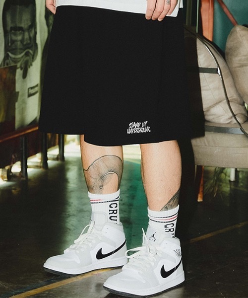 crump（クランプ）の「【crump 】2タック ワイドロングスウェットショートパンツ / TWO-TUCK WIDE LONG SWEAT SHORTS（その他パンツ・レディース・ブラック/グレー・MEDIUM/LARGE/X-LARGE）」の2枚目の写真