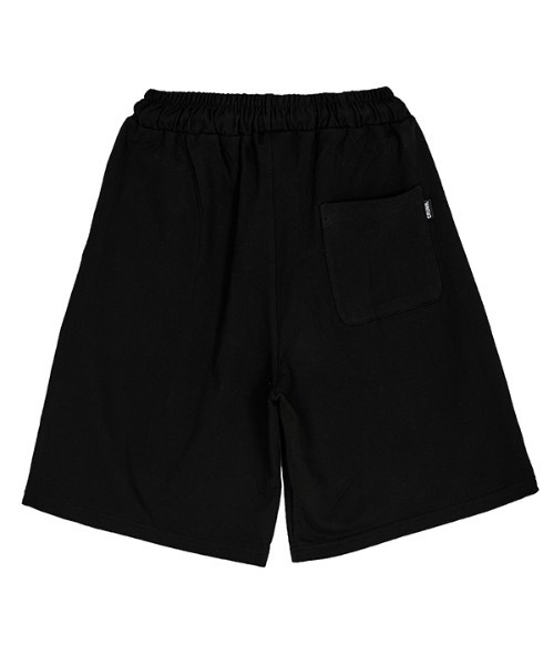 crump（クランプ）の「【crump 】2タック ワイドロングスウェットショートパンツ / TWO-TUCK WIDE LONG SWEAT SHORTS（その他パンツ・レディース・ブラック/グレー・MEDIUM/LARGE/X-LARGE）」の5枚目の写真