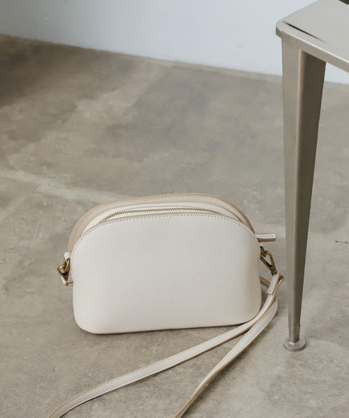 SENSE OF PLACE by URBAN RESEARCH（センスオブプレイスバイアーバンリサーチ）の「クラシカルショルダーバッグ（ショルダーバッグ・レディース・ライトベージュ/ブラック/グリーン系その他/アイボリー・ONE）」の2枚目の写真