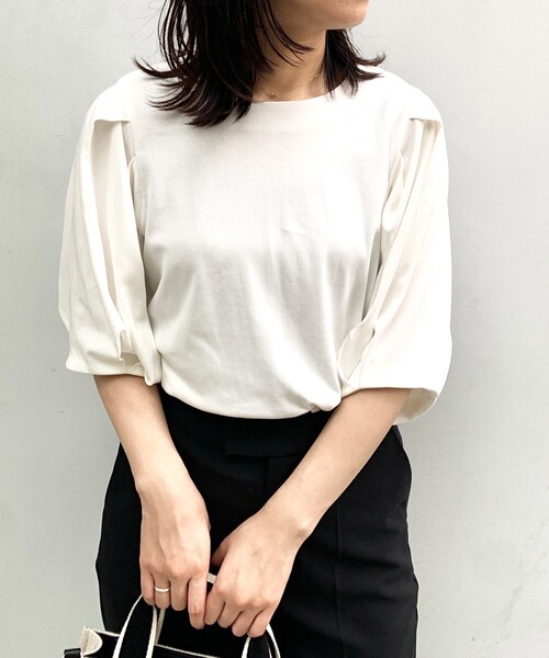 OPAQUE.CLIP(オペークドットクリップ)の「◆シルキーコットン パフスリーブカットソー【WEB限定カラー・サイズ】(Tシャツ/カットソー・レディース・チャコールグレー/ブラック/ブラウン系その他5/ホワイト系/ネイビー系5・40/38/42/36)」の2枚目の写真
