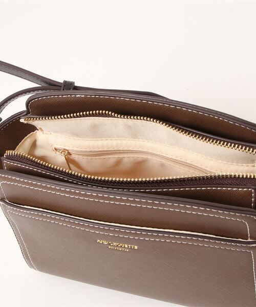 & chouette（アンドシュエット）の「くまのプーさんコレクション パスケース付きショルダーバッグ（ショルダーバッグ・レディース・ブラウン・FREE）」の4枚目の写真