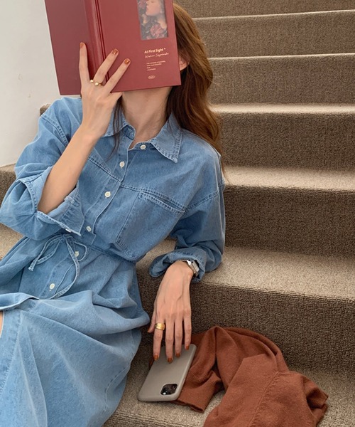 VitaFelice(ヴィータフェリーチェ)の「ウエストマークデニムシャツワンピース(ワンピース・レディース・ネイビー/ライトブルー・FREE)」の4枚目の写真