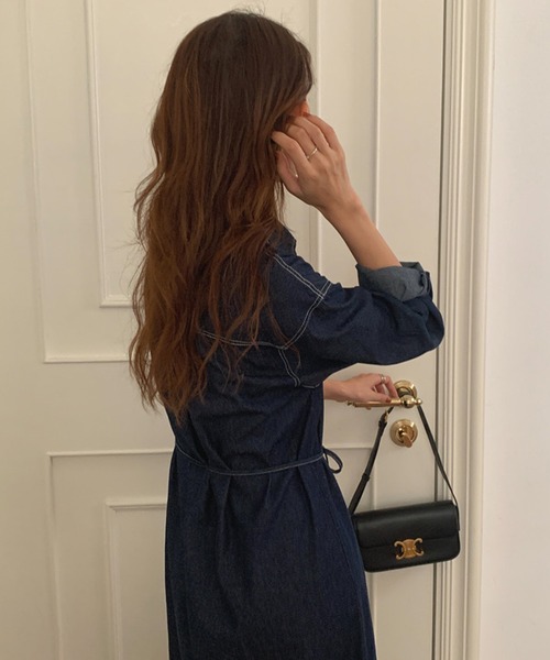 VitaFelice(ヴィータフェリーチェ)の「ウエストマークデニムシャツワンピース(ワンピース・レディース・ネイビー/ライトブルー・FREE)」の9枚目の写真