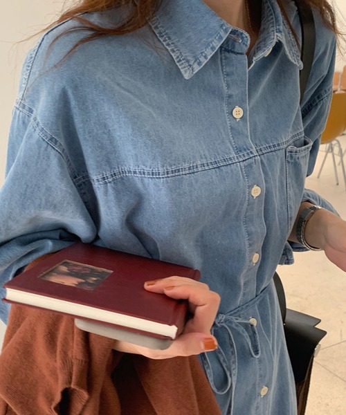 VitaFelice(ヴィータフェリーチェ)の「ウエストマークデニムシャツワンピース(ワンピース・レディース・ネイビー/ライトブルー・FREE)」の19枚目の写真