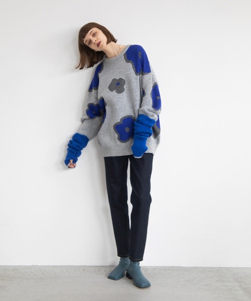 VACANCY（ヴァカンシー）の「ニュアンスフラワーオーバーニット【ユニセックス】（ニット/セーター・レディース・グレー/ブラック/ナチュラル・FREE）」の6枚目の写真