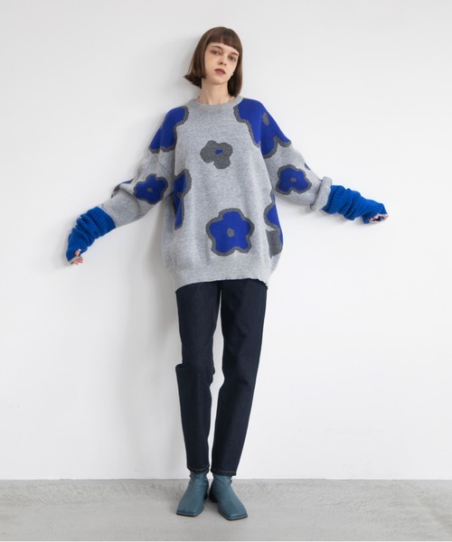 VACANCY（ヴァカンシー）の「ニュアンスフラワーオーバーニット【ユニセックス】（ニット/セーター・レディース・グレー/ブラック/ナチュラル・FREE）」の13枚目の写真