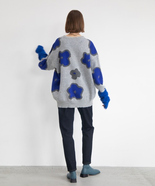 VACANCY（ヴァカンシー）の「ニュアンスフラワーオーバーニット【ユニセックス】（ニット/セーター・レディース・グレー/ブラック/ナチュラル・FREE）」の21枚目の写真
