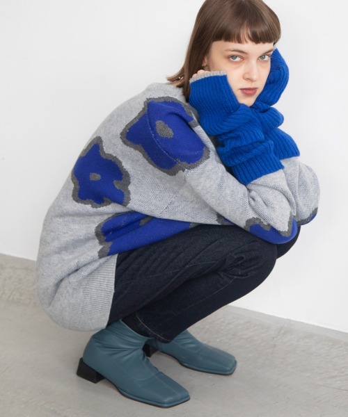 VACANCY（ヴァカンシー）の「ニュアンスフラワーオーバーニット【ユニセックス】（ニット/セーター・レディース・グレー/ブラック/ナチュラル・FREE）」の5枚目の写真