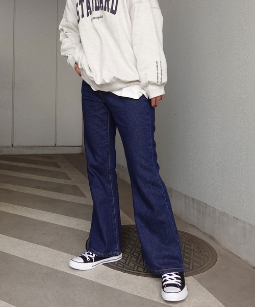 CORNERS(コーナーズ)の「デニムフレアーパンツ(デニムパンツ・レディース・インディゴブルー/ブルー・M)」の5枚目の写真