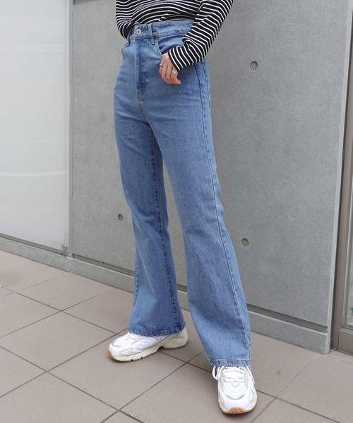 CORNERS(コーナーズ)の「デニムフレアーパンツ(デニムパンツ・レディース・インディゴブルー/ブルー・M)」の11枚目の写真