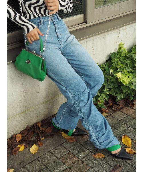 EVRIS(エヴリス)の「ドレープデザインワイドデニムパンツ(デニムパンツ・レディース・ライトブルー/インディゴブルー・SMALL/MEDIUM)」の2枚目の写真