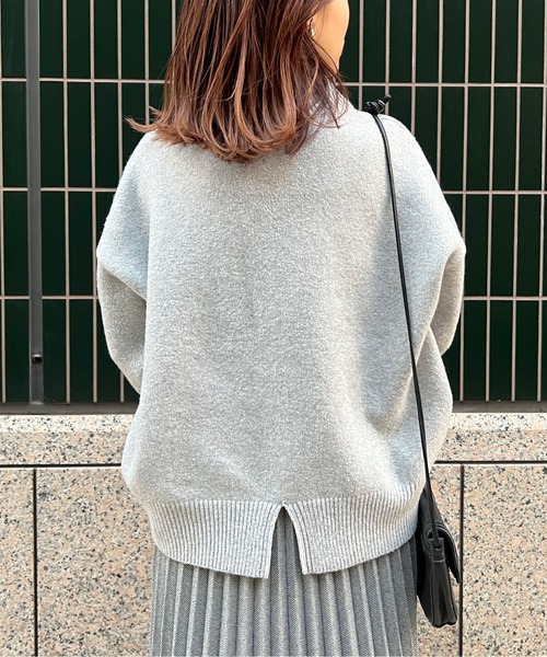 Chez toi（シェトワ）の「BACKスリットハイネック前後差プルオーバー