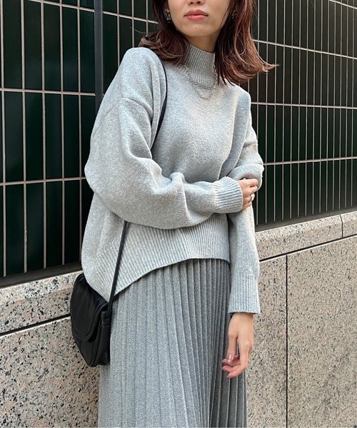 Chez toi（シェトワ）の「BACKスリットハイネック前後差プルオーバー