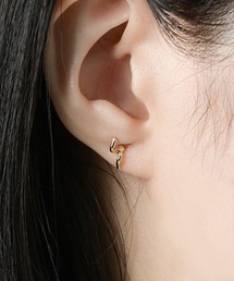 Fun & Daily（ファンアンドデイリー）の「F&D : カーブラインスモールピアス（ピアス（両耳用））」