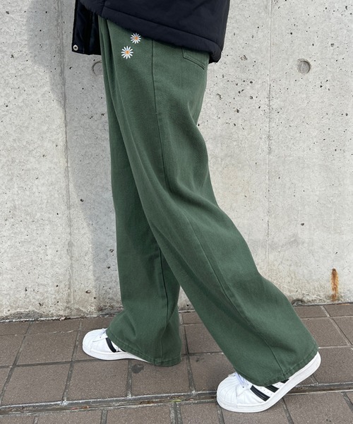 kutir（クティール）の「フラワー刺繍カラーツイルワイドパンツ
