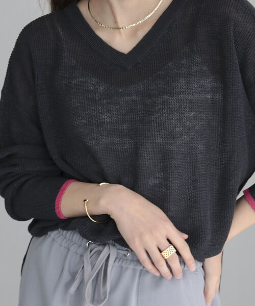 fredy emue(フレディエミュ)の「リネン片畦配色プルオーバー(ニット/セーター・レディース・チャコールグレー/オフホワイト/グリーン/ピンク・38)」の3枚目の写真