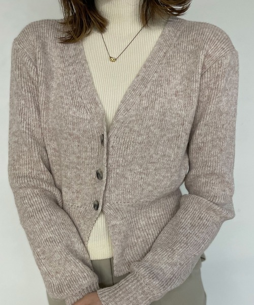 Reurie'（レウリィ）の「【ZOZO限定】クロップドリブカーディガン / ショート丈 クロップド丈 ニットカーディガン コンパクト リブニット Vネック チャコールグレー ライトグレー ピンクベージュ メランジカラー（カーディガン/ボレロ・レディース・チャコールグレー/グレー/ピンクベージュ・FREE）」の6枚目の写真