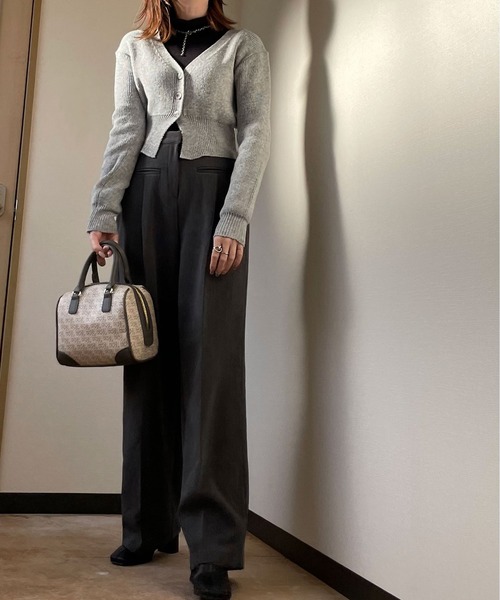 Reurie'（レウリィ）の「【ZOZO限定】クロップドリブカーディガン / ショート丈 クロップド丈 ニットカーディガン コンパクト リブニット Vネック チャコールグレー ライトグレー ピンクベージュ メランジカラー（カーディガン/ボレロ・レディース・チャコールグレー/グレー/ピンクベージュ・FREE）」の12枚目の写真