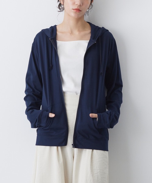 for/c（フォーシー）の「UV＆COOLフロントポケットZIPパーカー【サスティナブル】（パーカー・レディース・ネイビー/ブラック/ライトベージュ/アイボリー/ラベンダー・M/L/LL）」の5枚目の写真