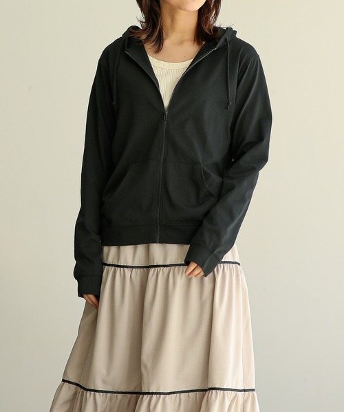 for/c（フォーシー）の「UV＆COOLフロントポケットZIPパーカー【サスティナブル】（パーカー・レディース・ネイビー/ブラック/ライトベージュ/アイボリー/ラベンダー・M/L/LL）」の3枚目の写真