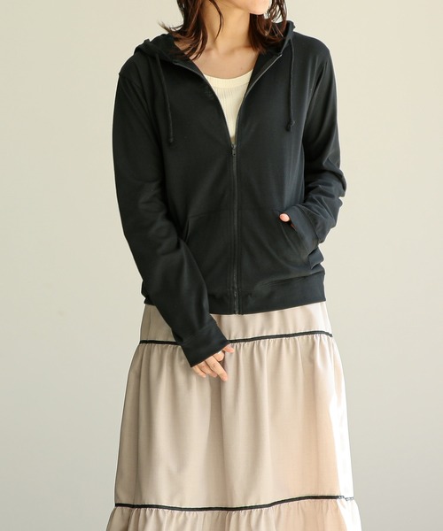 for/c（フォーシー）の「UV＆COOLフロントポケットZIPパーカー【サスティナブル】（パーカー・レディース・ネイビー/ブラック/ライトベージュ/アイボリー/ラベンダー・M/L/LL）」の13枚目の写真