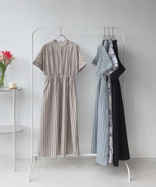 AS KNOW AS plus(アズノゥアズプラス)の「〇マッキンタックと釦ワンピース(ワンピース・レディース・ベージュ系/グリーン系/ブルー系/ブラック/ブラック系その他/ブラック系/グリーン系その他/ブルー系その他・FREE)」の5枚目の写真