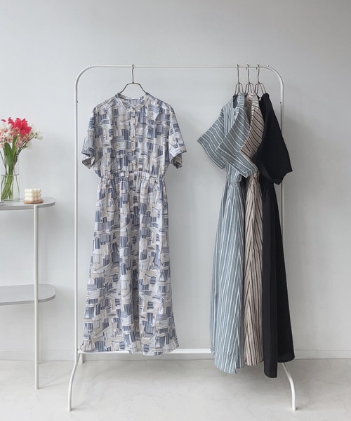 AS KNOW AS plus(アズノゥアズプラス)の「〇マッキンタックと釦ワンピース(ワンピース・レディース・ベージュ系/グリーン系/ブルー系/ブラック/ブラック系その他/ブラック系/グリーン系その他/ブルー系その他・FREE)」の8枚目の写真