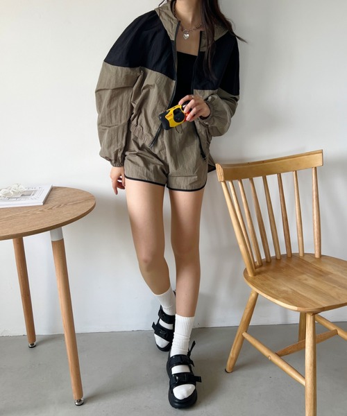 CLEA（クレア）の「韓国風マウンテンパーカー＆ショートパンツ セットアップ（セットアップ・レディース・ブラック/カーキ・FREE）」の22枚目の写真