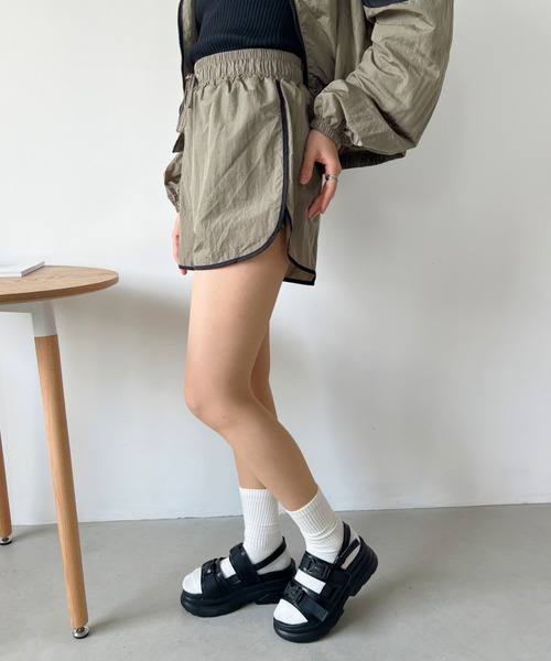 CLEA（クレア）の「韓国風マウンテンパーカー＆ショートパンツ セットアップ（セットアップ・レディース・ブラック/カーキ・FREE）」の21枚目の写真