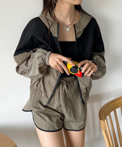 CLEA（クレア）の「韓国風マウンテンパーカー＆ショートパンツ セットアップ（セットアップ・レディース・ブラック/カーキ・FREE）」の16枚目の写真