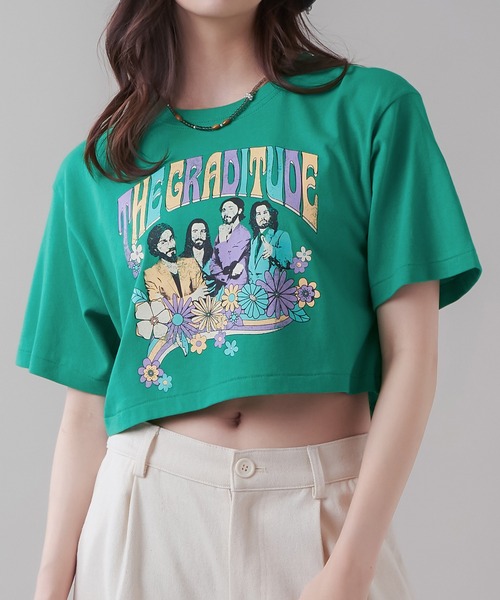 SPINNS(スピンズ)の「バンド風ヒッピーデザイン ショート丈半袖Tシャツ(Tシャツ/カットソー・レディース・スミクロ/オフホワイト/グリーン/ベージュ・ONESIZE)」の4枚目の写真