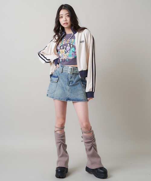 SPINNS(スピンズ)の「バンド風ヒッピーデザイン ショート丈半袖Tシャツ(Tシャツ/カットソー・レディース・スミクロ/オフホワイト/グリーン/ベージュ・ONESIZE)」の18枚目の写真
