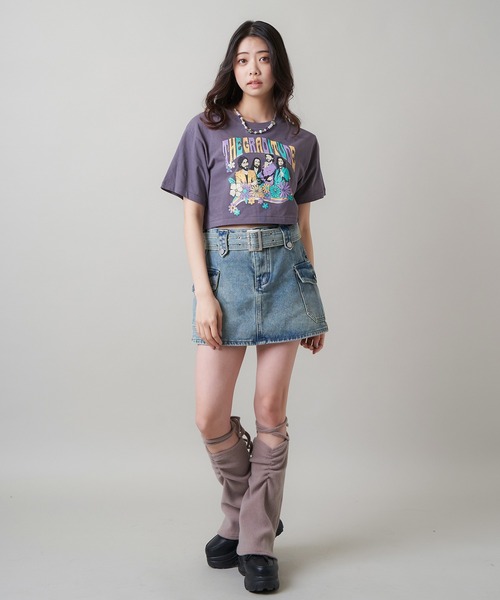 SPINNS(スピンズ)の「バンド風ヒッピーデザイン ショート丈半袖Tシャツ(Tシャツ/カットソー・レディース・スミクロ/オフホワイト/グリーン/ベージュ・ONESIZE)」の19枚目の写真