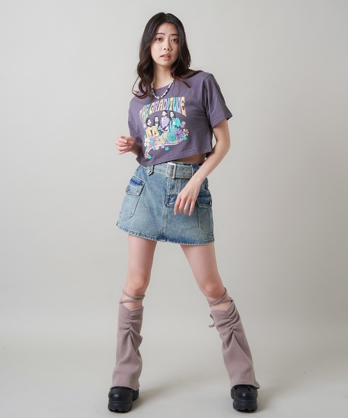 SPINNS(スピンズ)の「バンド風ヒッピーデザイン ショート丈半袖Tシャツ(Tシャツ/カットソー・レディース・スミクロ/オフホワイト/グリーン/ベージュ・ONESIZE)」の20枚目の写真
