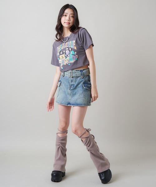SPINNS(スピンズ)の「バンド風ヒッピーデザイン ショート丈半袖Tシャツ(Tシャツ/カットソー・レディース・スミクロ/オフホワイト/グリーン/ベージュ・ONESIZE)」の21枚目の写真