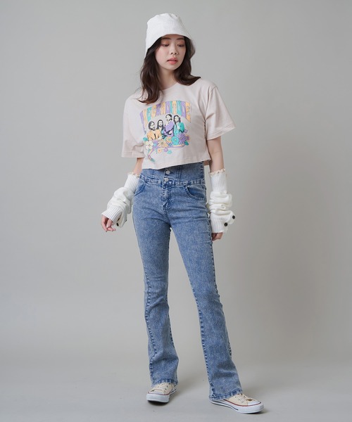 SPINNS(スピンズ)の「バンド風ヒッピーデザイン ショート丈半袖Tシャツ(Tシャツ/カットソー・レディース・スミクロ/オフホワイト/グリーン/ベージュ・ONESIZE)」の15枚目の写真