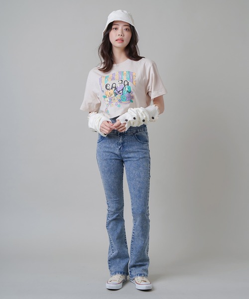 SPINNS(スピンズ)の「バンド風ヒッピーデザイン ショート丈半袖Tシャツ(Tシャツ/カットソー・レディース・スミクロ/オフホワイト/グリーン/ベージュ・ONESIZE)」の14枚目の写真