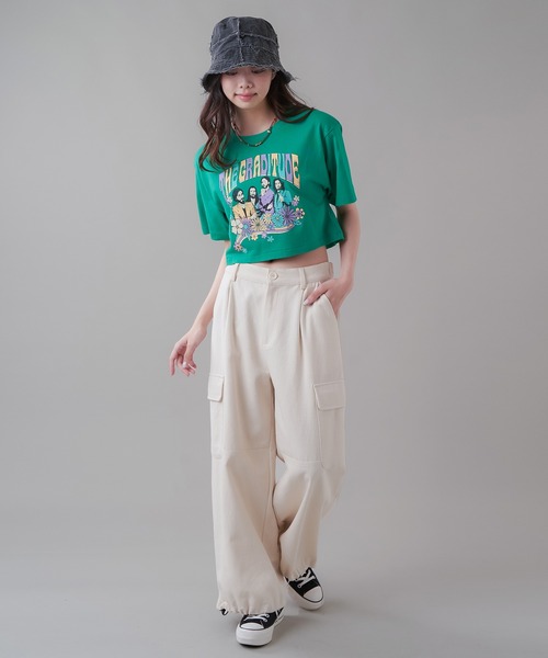 SPINNS(スピンズ)の「バンド風ヒッピーデザイン ショート丈半袖Tシャツ(Tシャツ/カットソー・レディース・スミクロ/オフホワイト/グリーン/ベージュ・ONESIZE)」の13枚目の写真