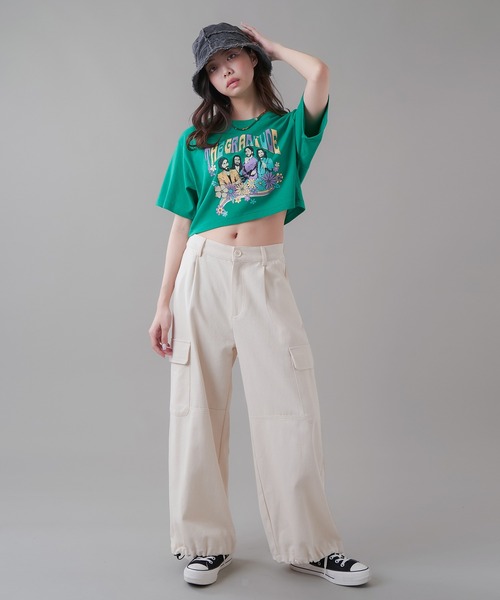 SPINNS(スピンズ)の「バンド風ヒッピーデザイン ショート丈半袖Tシャツ(Tシャツ/カットソー・レディース・スミクロ/オフホワイト/グリーン/ベージュ・ONESIZE)」の12枚目の写真