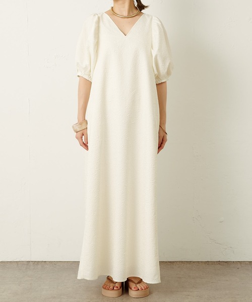 Omekashi（オメカシ）の「エンボスボリュームスリーブワンピース