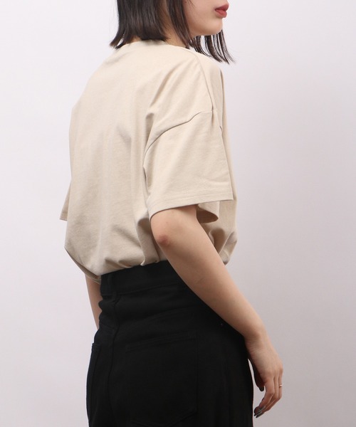 spiritoso(スピリトーゾ)の「spiritoso ポケット付き Vネック 半袖Tシャツ(無地)(Tシャツ/カットソー・レディース・グレイッシュベージュ/ブルー/オフホワイト/グリーン/チャコール・M)」の14枚目の写真