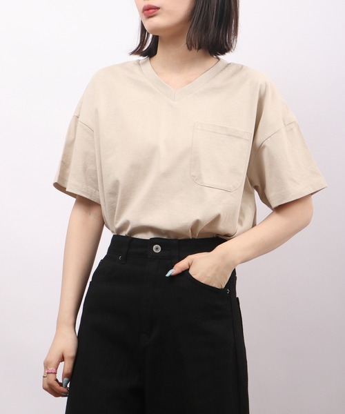 spiritoso(スピリトーゾ)の「spiritoso ポケット付き Vネック 半袖Tシャツ(無地)(Tシャツ/カットソー・レディース・グレイッシュベージュ/ブルー/オフホワイト/グリーン/チャコール・M)」の17枚目の写真