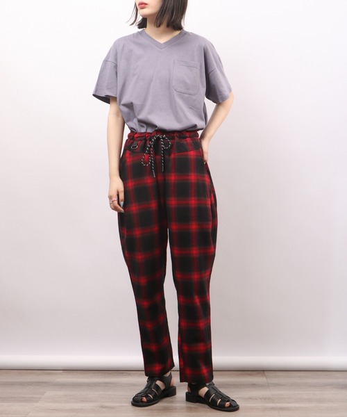 spiritoso(スピリトーゾ)の「spiritoso ポケット付き Vネック 半袖Tシャツ(無地)(Tシャツ/カットソー・レディース・グレイッシュベージュ/ブルー/オフホワイト/グリーン/チャコール・M)」の6枚目の写真