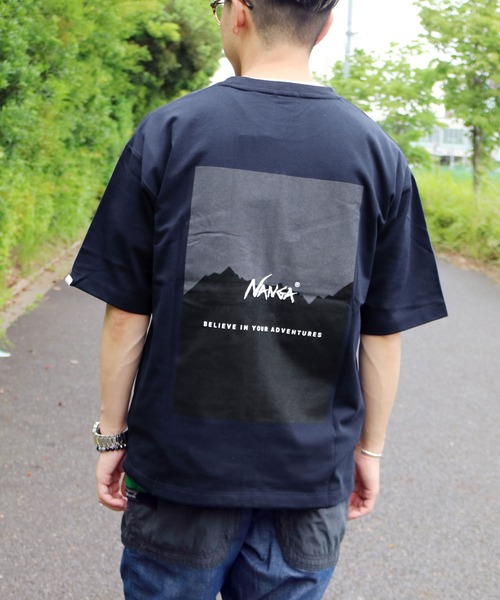 NANGA(ナンガ)の「NANGA×GrandPARK/ナンガ×グランドパーク別注バックプリントTシャツ(Tシャツ/カットソー・メンズ・グレー/グリーン/ブラック/ホワイト/ネイビー・MEDIUM/LARGE/X-LARGE)」の5枚目の写真