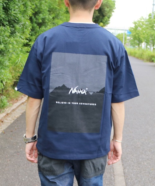 NANGA(ナンガ)の「NANGA×GrandPARK/ナンガ×グランドパーク別注バックプリントTシャツ(Tシャツ/カットソー・メンズ・グレー/グリーン/ブラック/ホワイト/ネイビー・MEDIUM/LARGE/X-LARGE)」の8枚目の写真