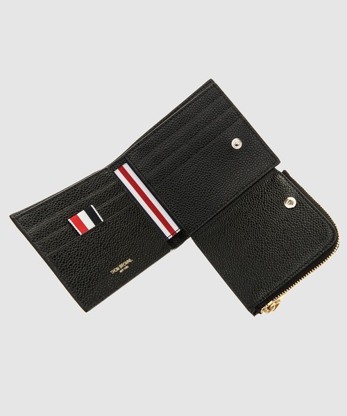 THOM BROWNE（トムブラウン）の「BILLFOLD W/ FOLD OUT COIN PURSE IN PEBBLE GRAIN LEATHER（財布・メンズ・ブラック・ONE SIZE）」の4枚目の写真