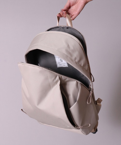 anello(アネロ)の「(LF)【anello】7ポケット デイパック(バックパック/リュック・レディース・ネイビー/ライトベージュ/ブラック・ONE SIZE)」の5枚目の写真