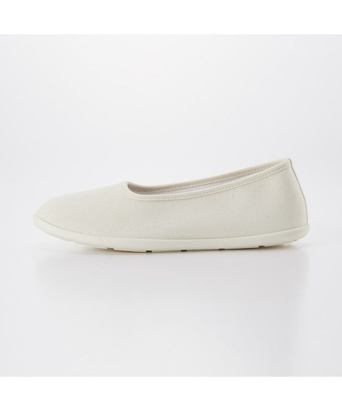 無印良品（ムジルシリョウヒン）の「婦人　軽量　かかとが踏めるスニーカー（スニーカー・レディース・ブラック/キナリ・24.0cm/22.5cm/24.5cm/23.5cm/23.0cm/25.0cm）」の4枚目の写真