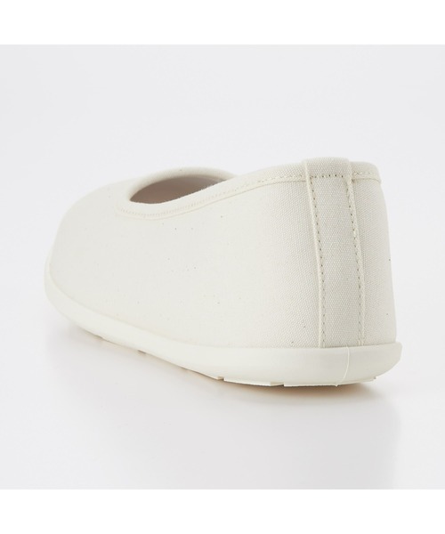 無印良品（ムジルシリョウヒン）の「婦人　軽量　かかとが踏めるスニーカー（スニーカー・レディース・ブラック/キナリ・24.0cm/22.5cm/24.5cm/23.5cm/23.0cm/25.0cm）」の6枚目の写真