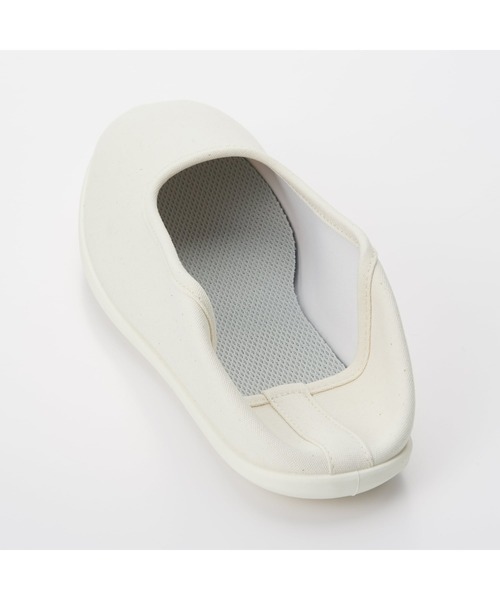 無印良品（ムジルシリョウヒン）の「婦人　軽量　かかとが踏めるスニーカー（スニーカー・レディース・ブラック/キナリ・24.0cm/22.5cm/24.5cm/23.5cm/23.0cm/25.0cm）」の7枚目の写真